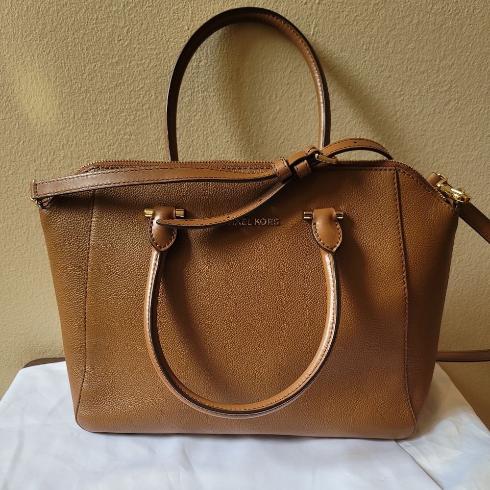 Michael Kors crossbody - Picture 7 of 16